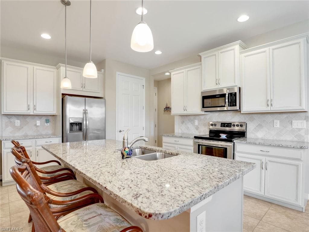 2025 19th Pl, Cape Coral, FL 33991-12