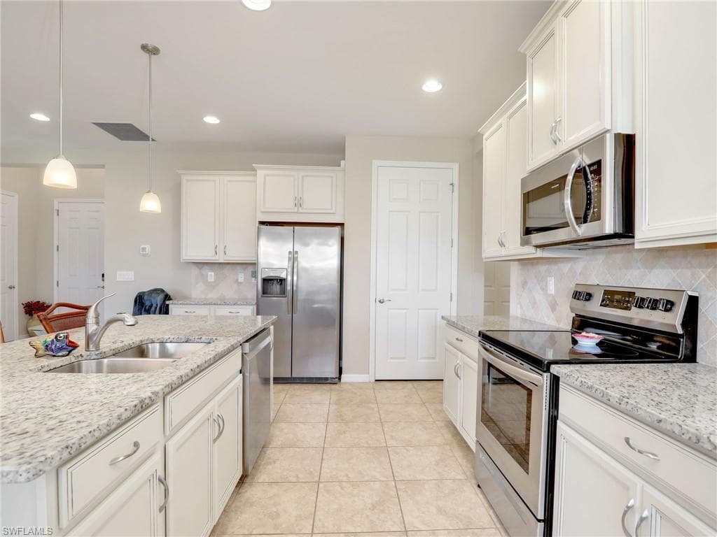 2025 19th Pl, Cape Coral, FL 33991-15