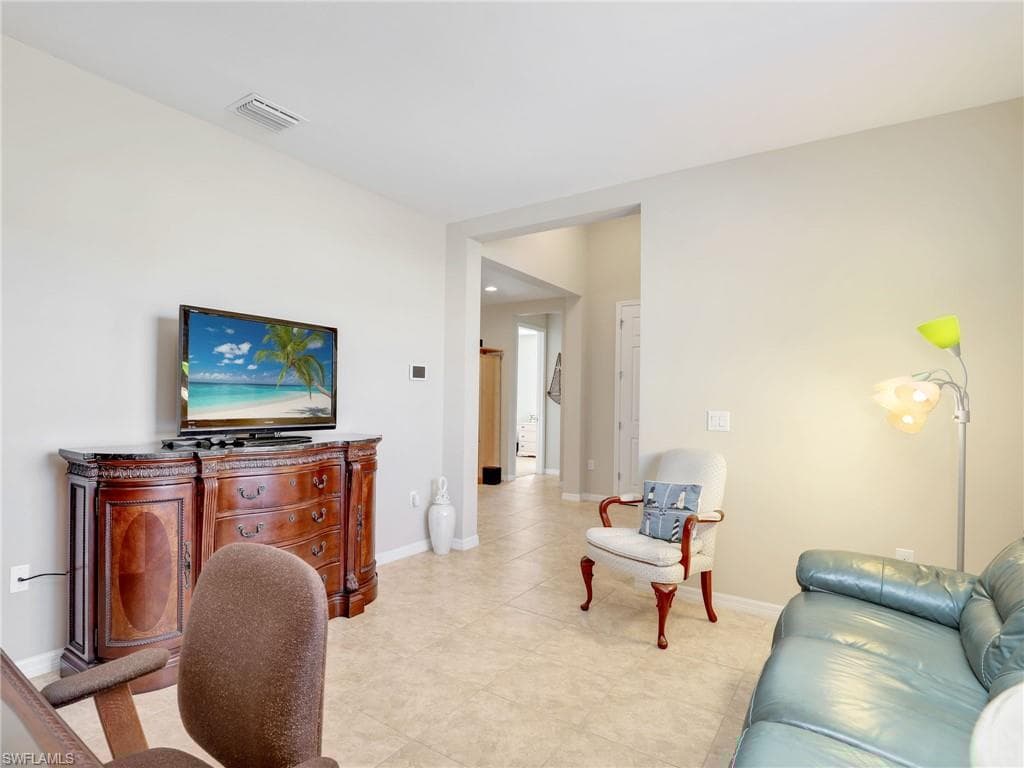 2025 19th Pl, Cape Coral, FL 33991-31