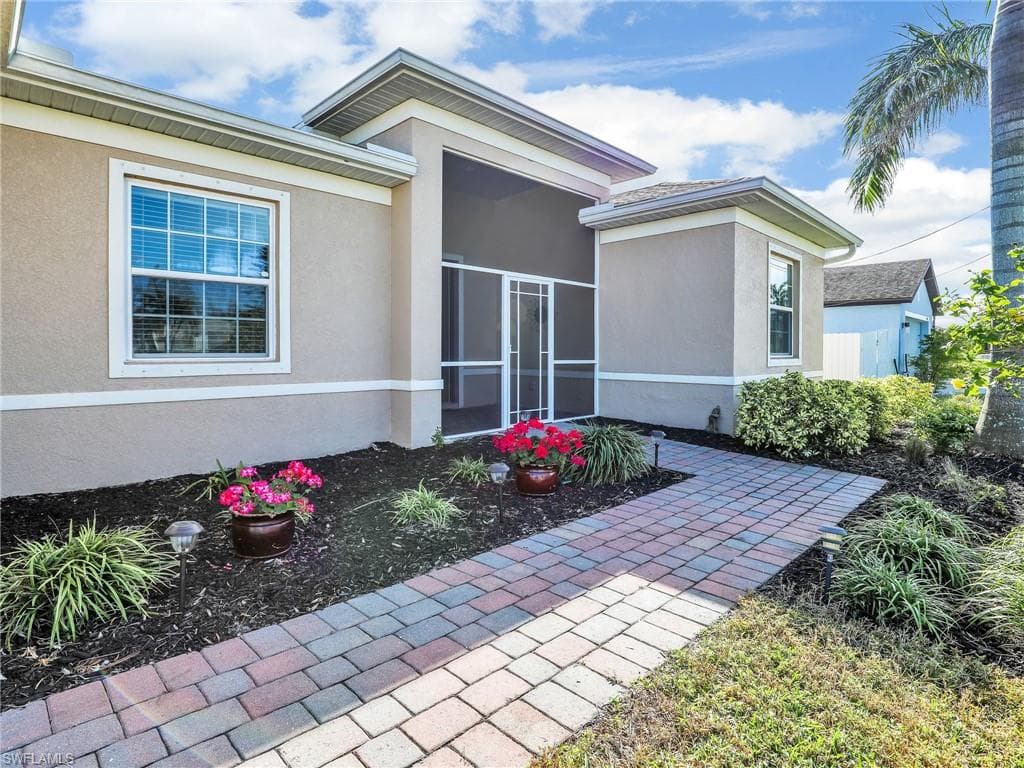 2025 19th Pl, Cape Coral, FL 33991-37