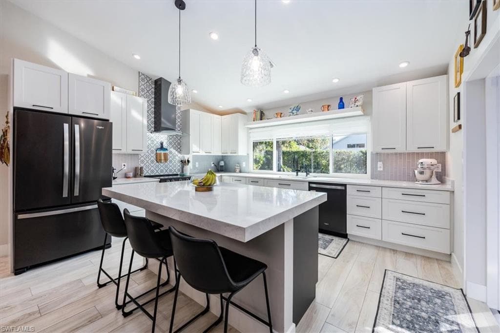 512 Raven Way, Naples, FL 34110-3