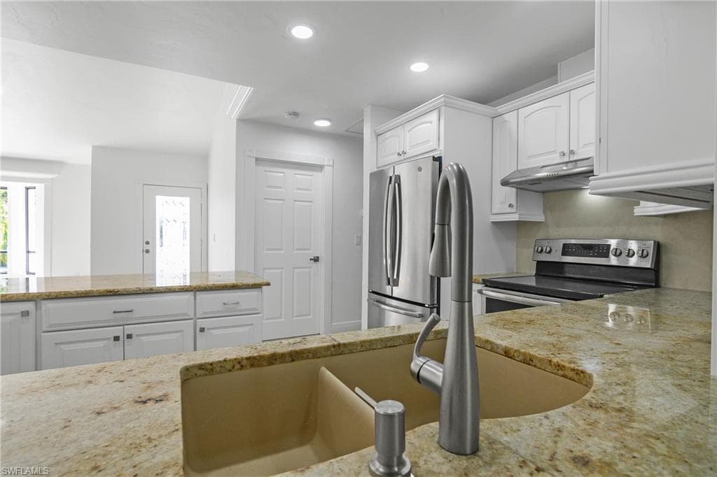 6147 English Oaks Ln, Naples, FL 34119-9