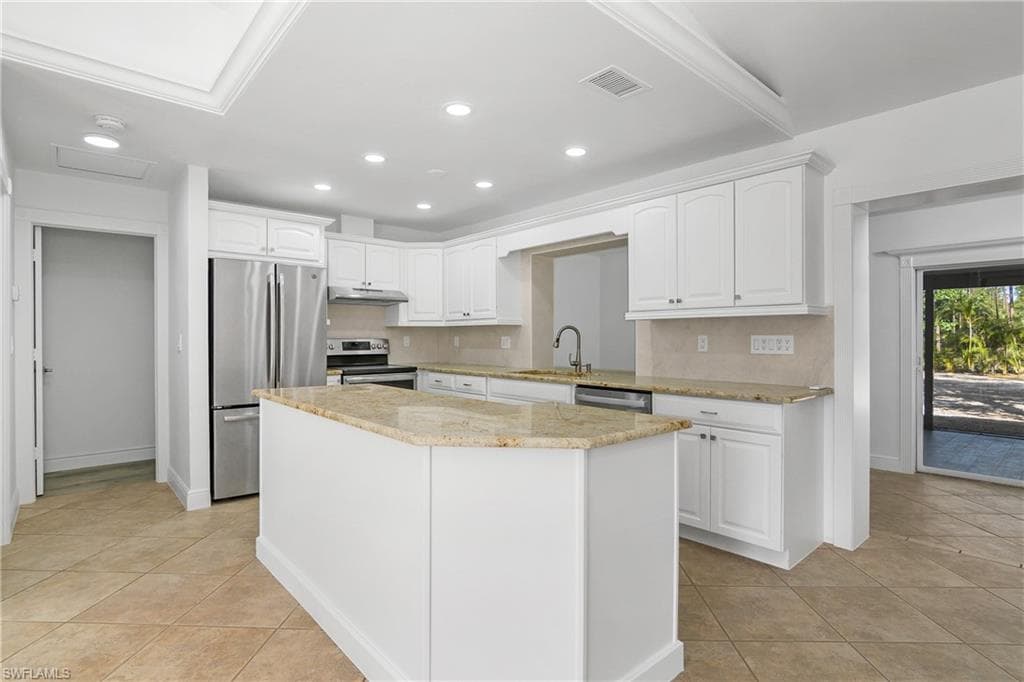 6147 English Oaks Ln, Naples, FL 34119-10