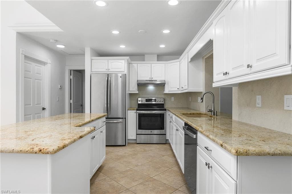 6147 English Oaks Ln, Naples, FL 34119-8