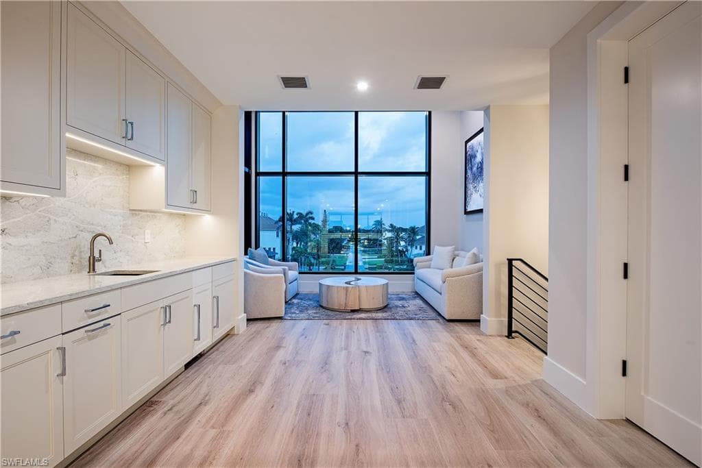 348 Seagull Ave, Naples, FL 34108-8