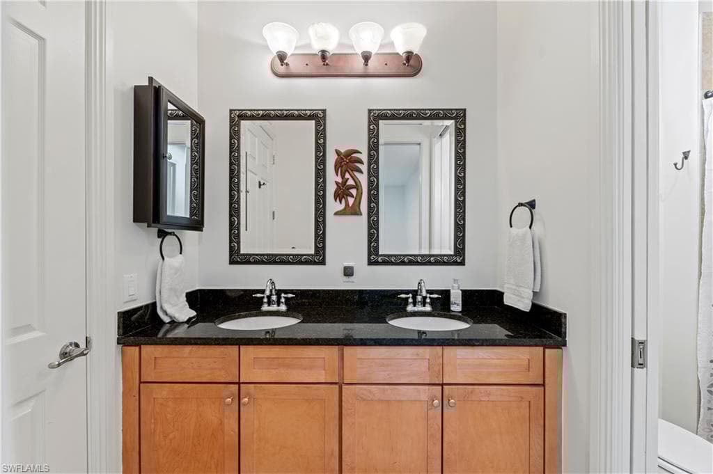 9085 Chula Vista St 10604, Naples, FL 34113-24