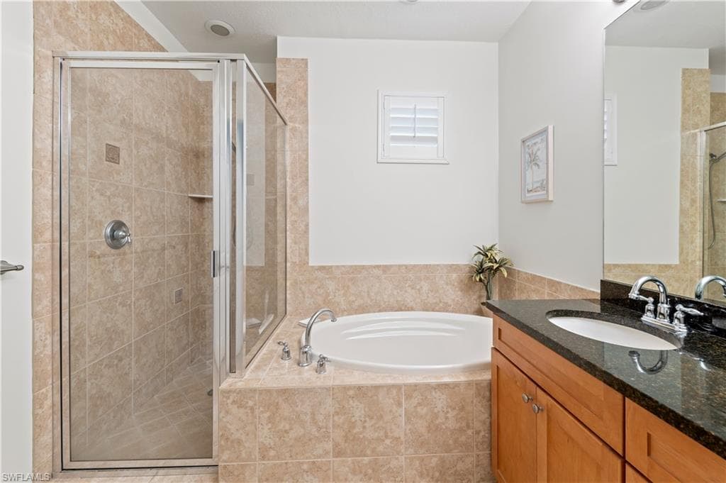 9085 Chula Vista St 10604, Naples, FL 34113-35