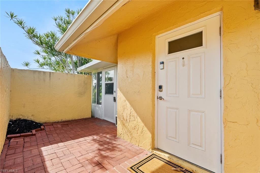 136 Harrison Rd 1, Naples, FL 34112-17