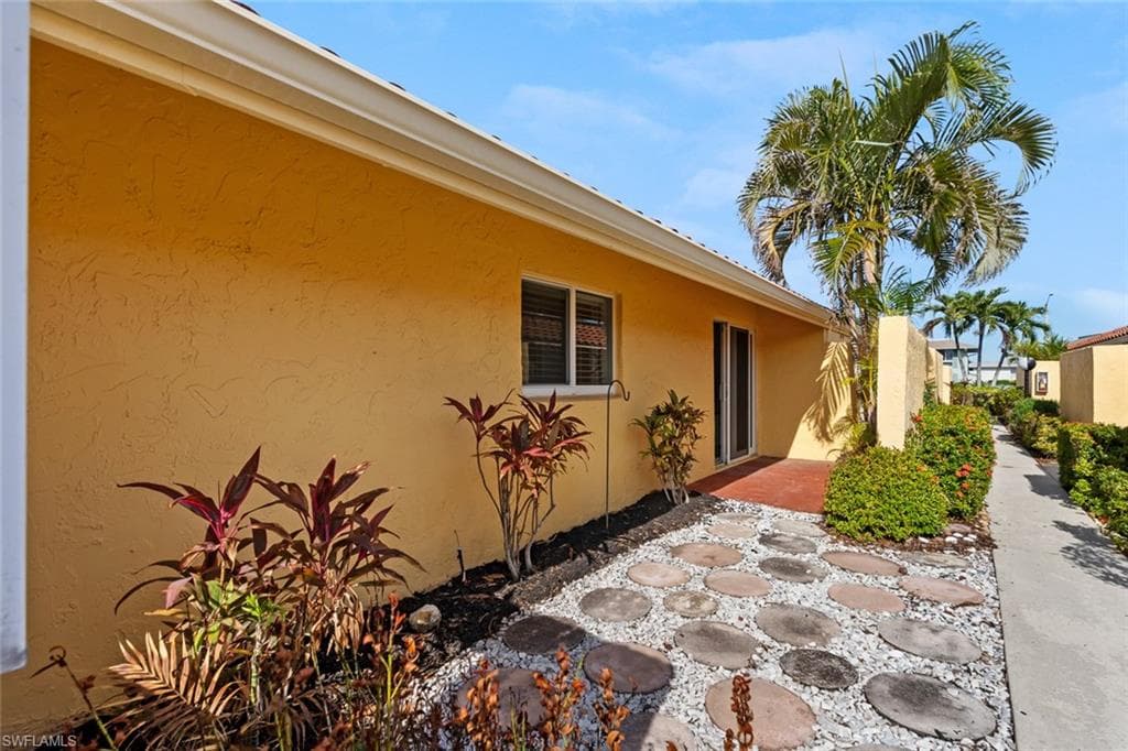 136 Harrison Rd 1, Naples, FL 34112-18