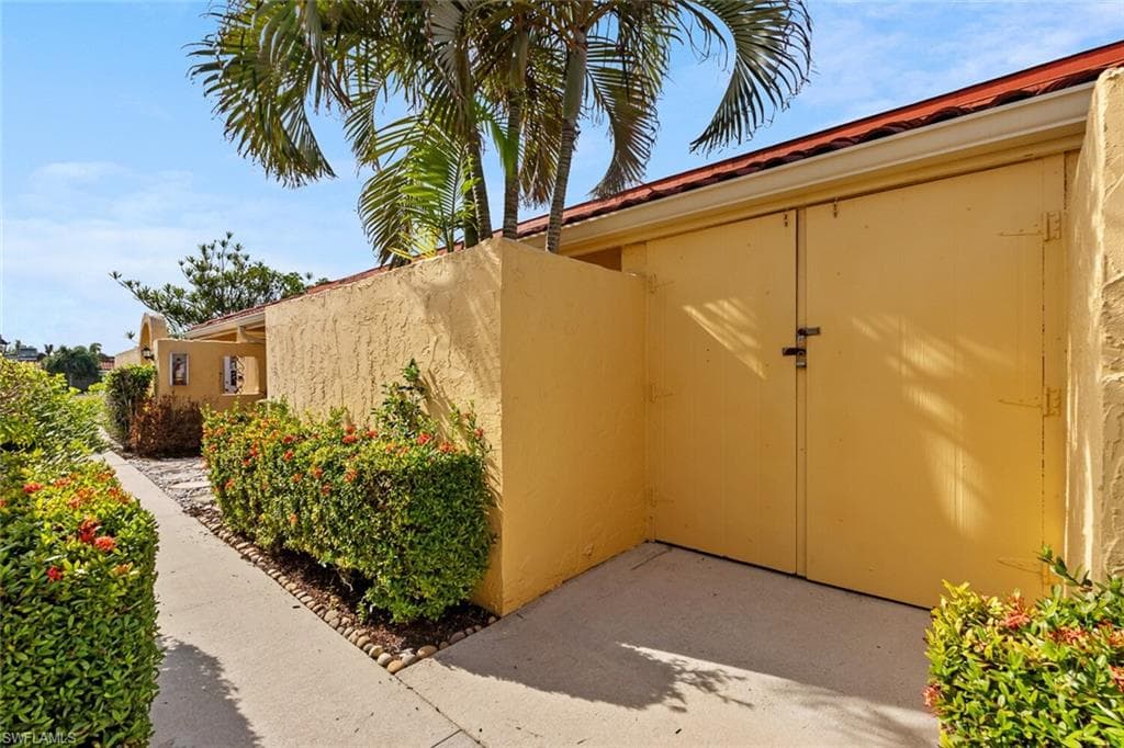136 Harrison Rd 1, Naples, FL 34112-19