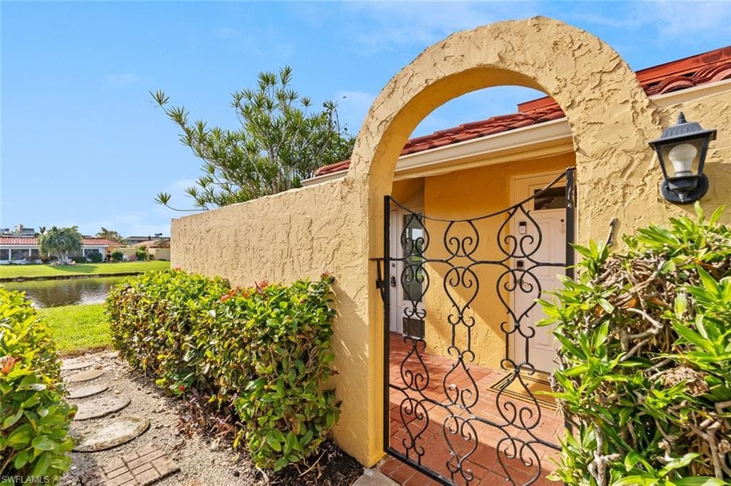 136 Harrison Rd 1, Naples, FL 34112-3