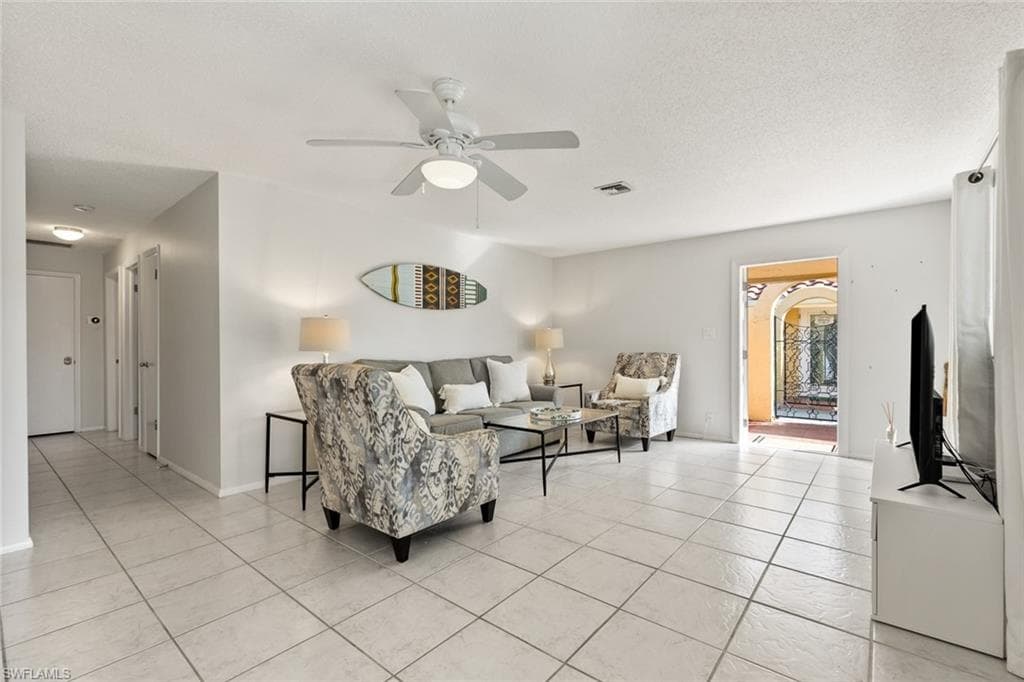 136 Harrison Rd 1, Naples, FL 34112-7