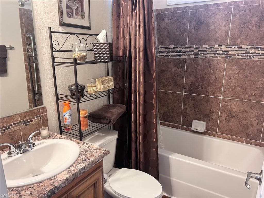 21 Chateau Way, Naples, FL 34112-20