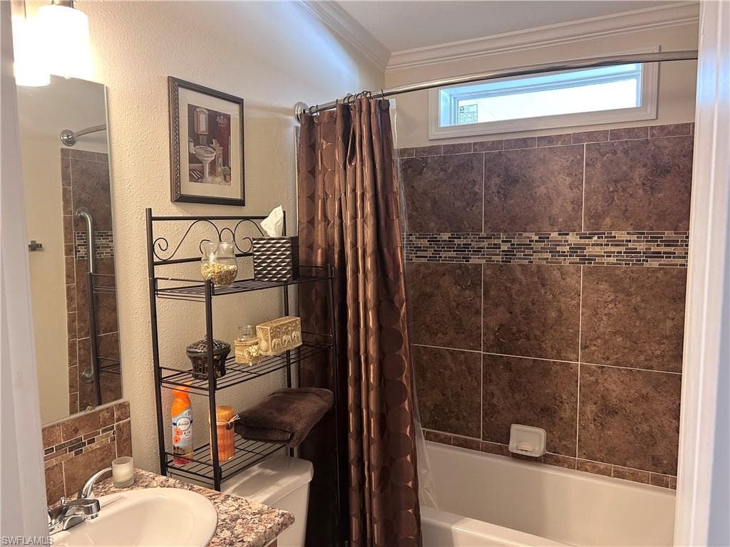 21 Chateau Way, Naples, FL 34112-21