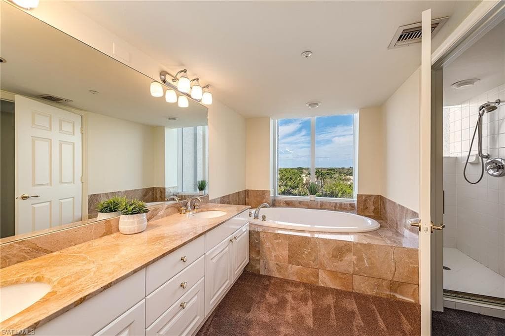 6849 Grenadier Blvd 701, Naples, FL 34108-9