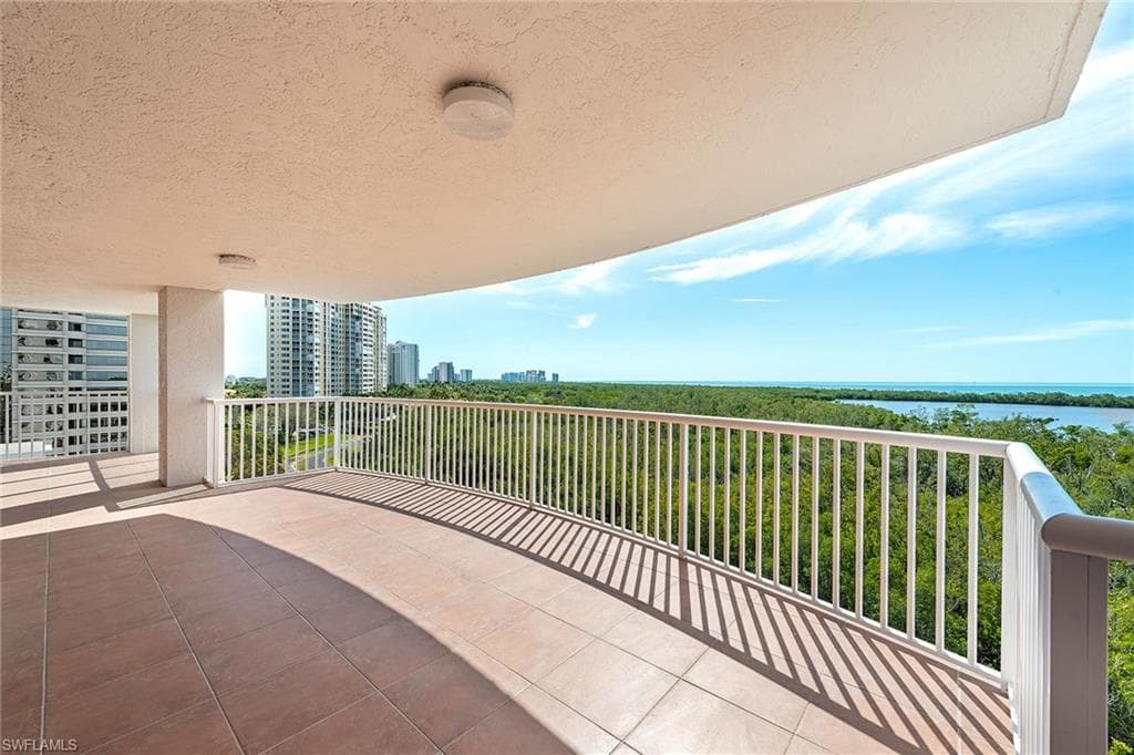6849 Grenadier Blvd 701, Naples, FL 34108-14