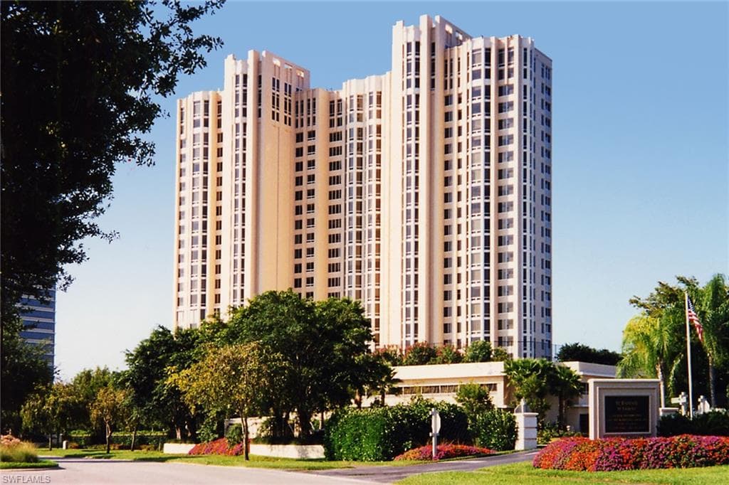6849 Grenadier Blvd 701, Naples, FL 34108-1