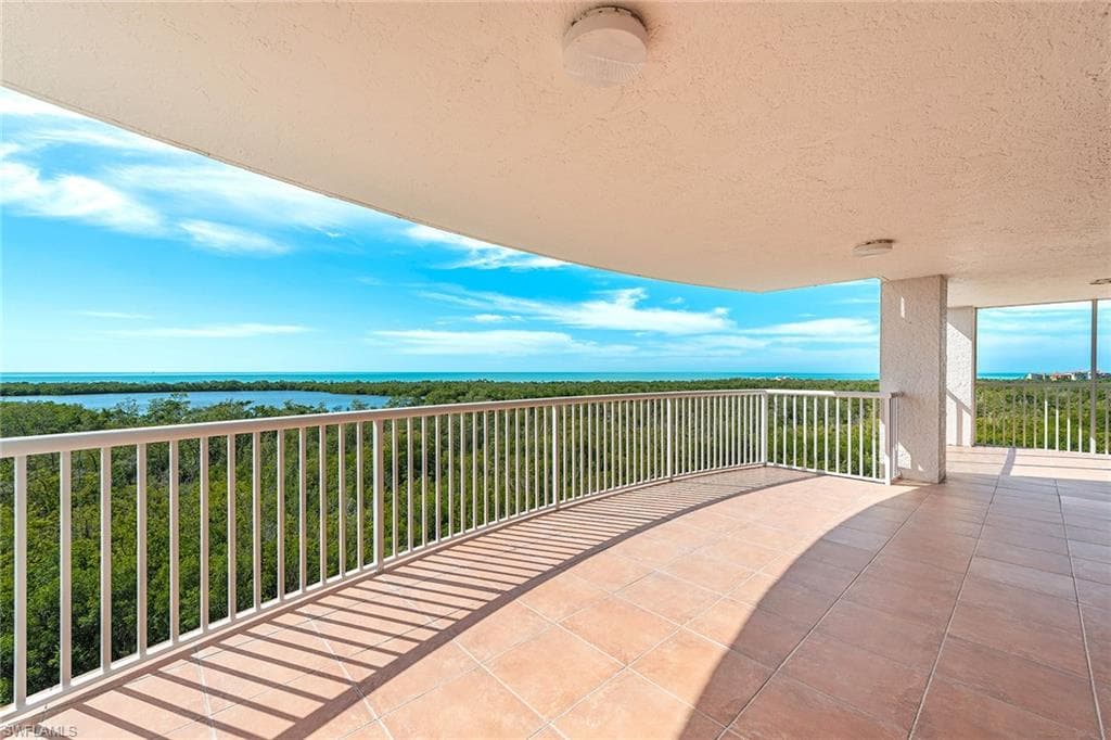 6849 Grenadier Blvd 701, Naples, FL 34108-3