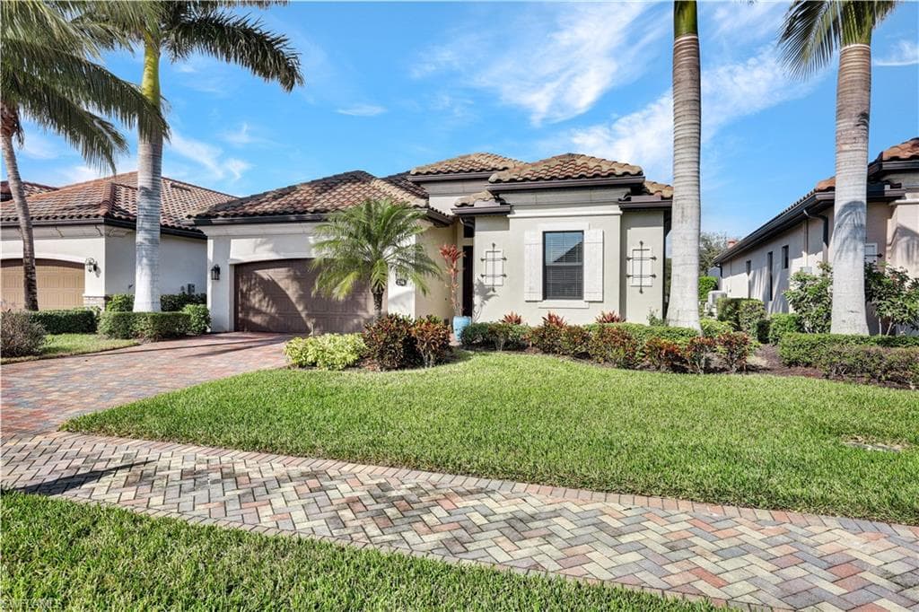 2786 Aviamar Cir, Naples, FL 34114-33