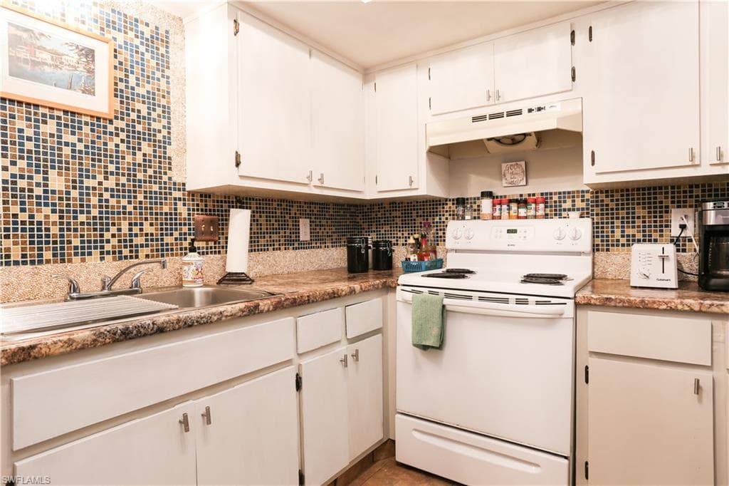 4706 4th Pl 11, Cape Coral, FL 33904-6