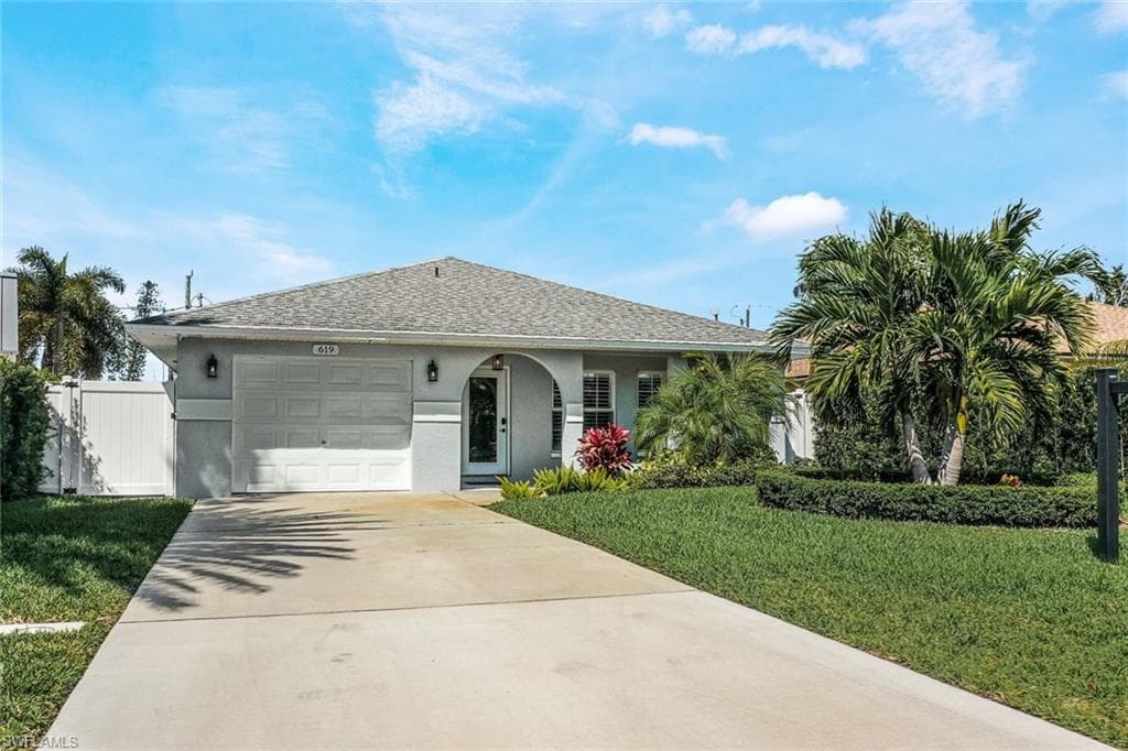 619 106th Ave N, Naples, FL 34108-1