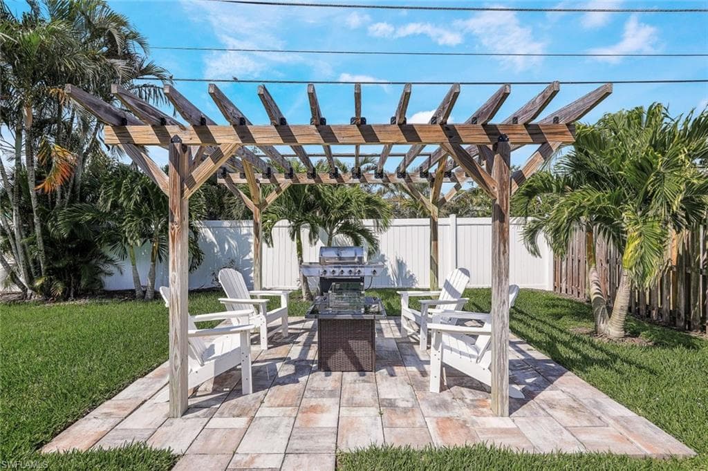 619 106th Ave N, Naples, FL 34108-27