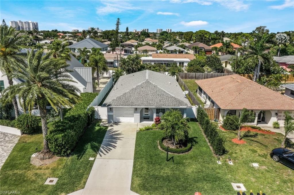 619 106th Ave N, Naples, FL 34108-3