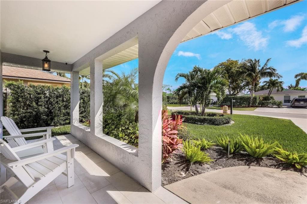 619 106th Ave N, Naples, FL 34108-4