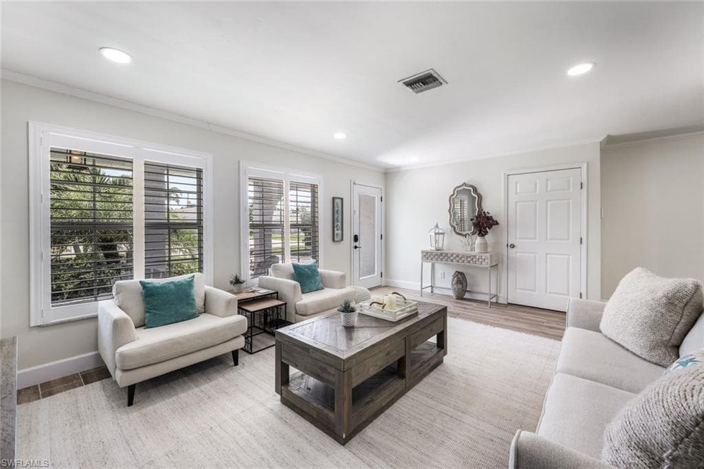 619 106th Ave N, Naples, FL 34108-7