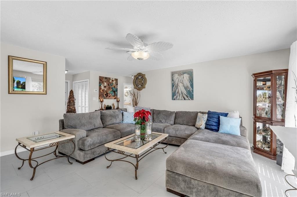 4251 Island Cir 3, Fort Myers, FL 33919-8