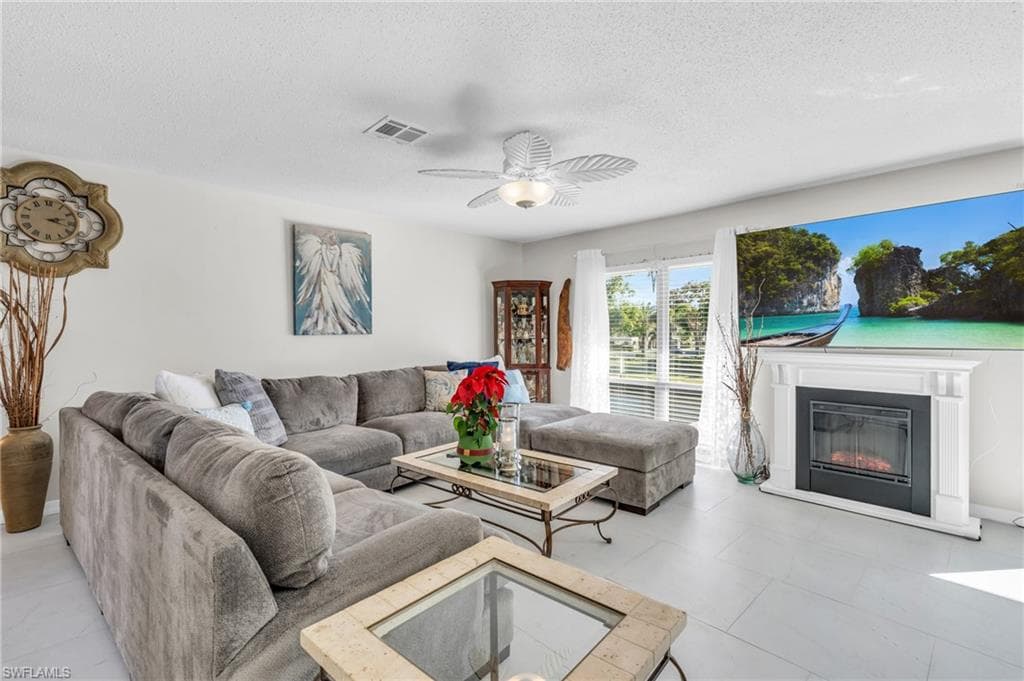 4251 Island Cir 3, Fort Myers, FL 33919-9