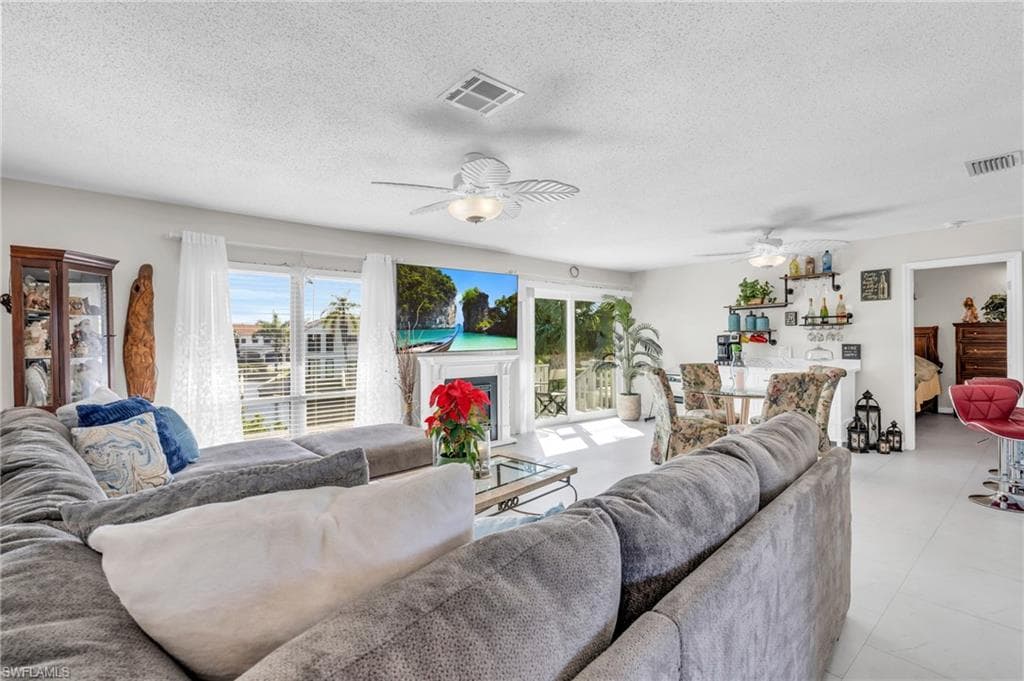 4251 Island Cir 3, Fort Myers, FL 33919-10