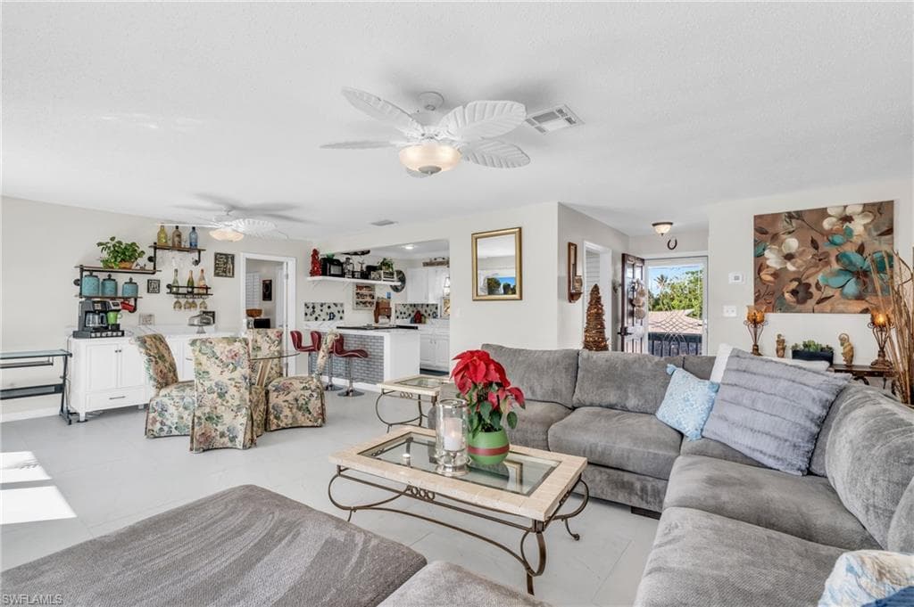 4251 Island Cir 3, Fort Myers, FL 33919-11