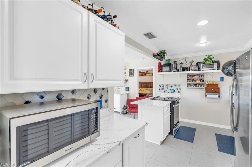 4251 Island Cir 3, Fort Myers, FL 33919-17