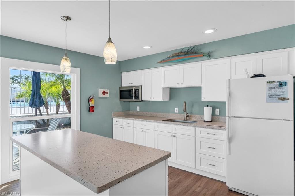 4251 Island Cir 3, Fort Myers, FL 33919-38