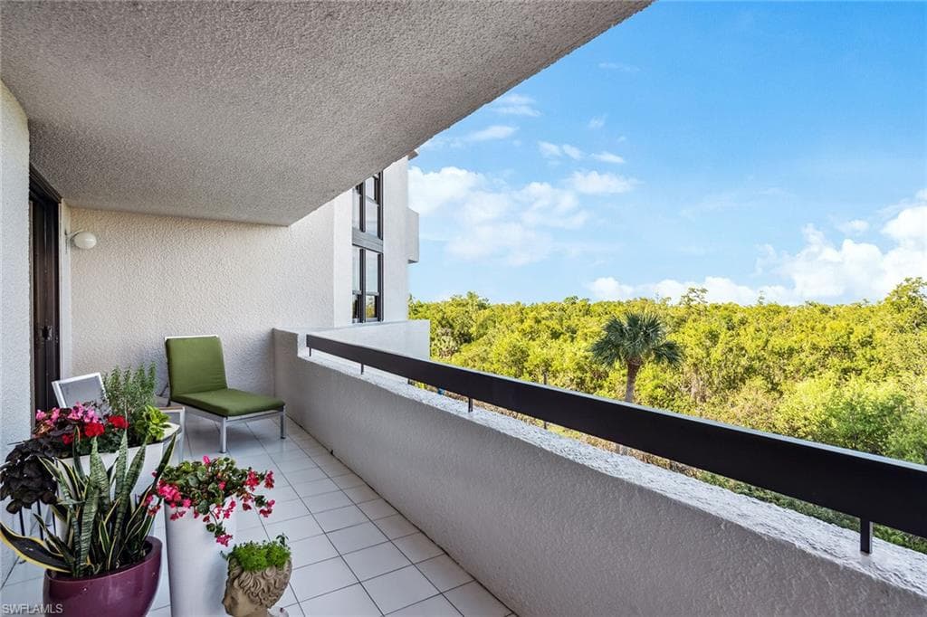 6001 Pelican Bay Blvd 204, Naples, FL 34108-17