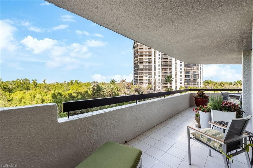 6001 Pelican Bay Blvd 204, Naples, FL 34108-26