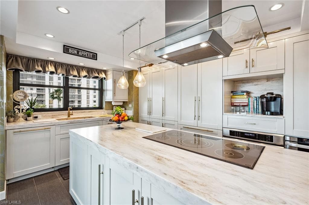 6001 Pelican Bay Blvd 204, Naples, FL 34108-4