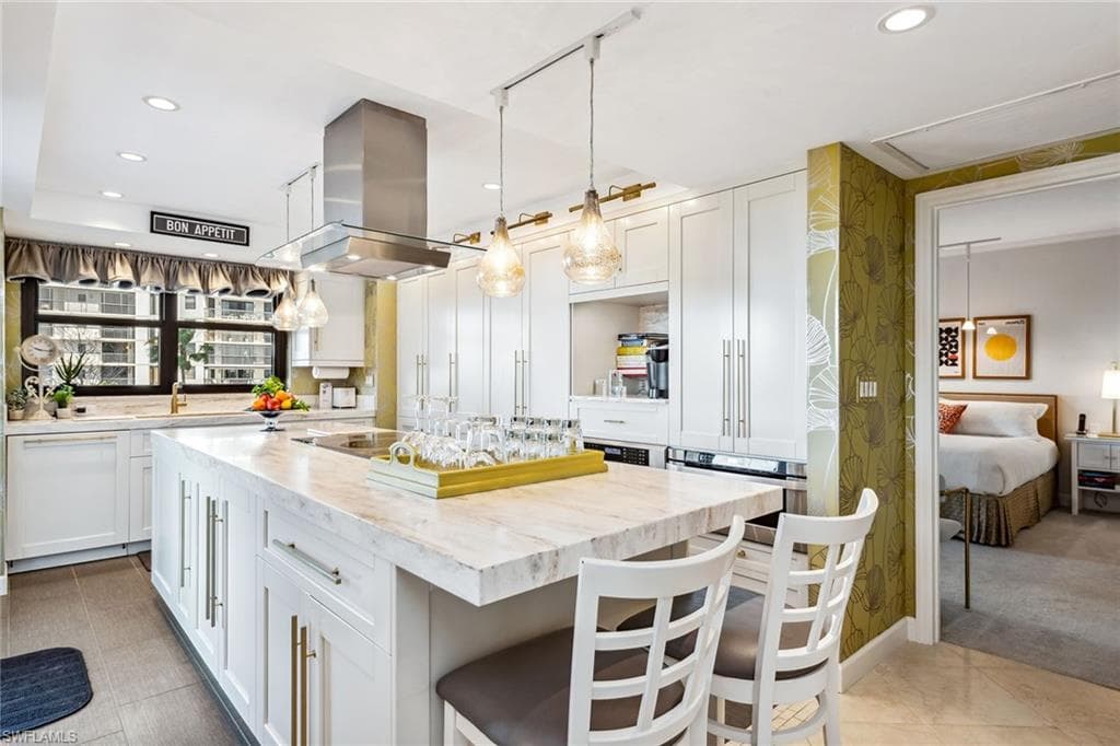 6001 Pelican Bay Blvd 204, Naples, FL 34108-5