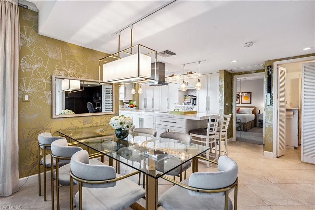 6001 Pelican Bay Blvd 204, Naples, FL 34108-6