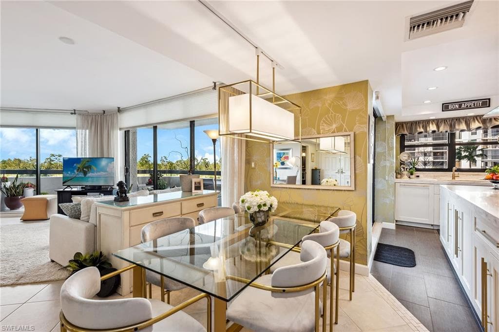 6001 Pelican Bay Blvd 204, Naples, FL 34108-7