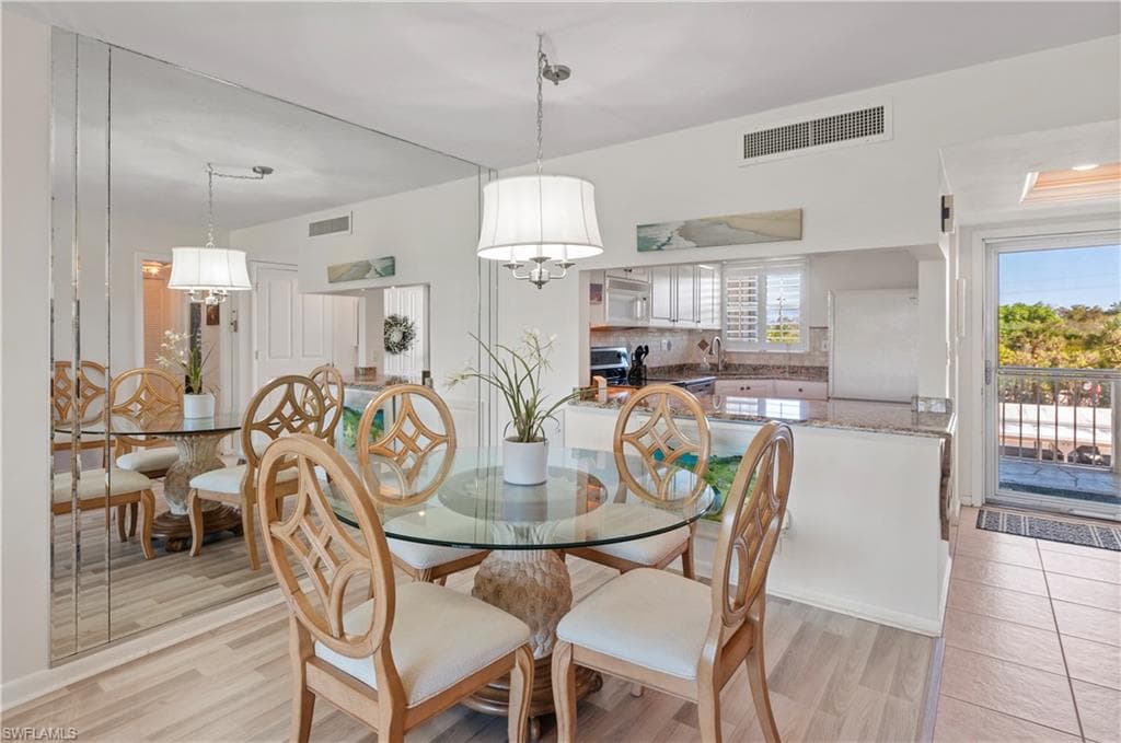 21 High Point Cir E 308, Naples, FL 34103-13