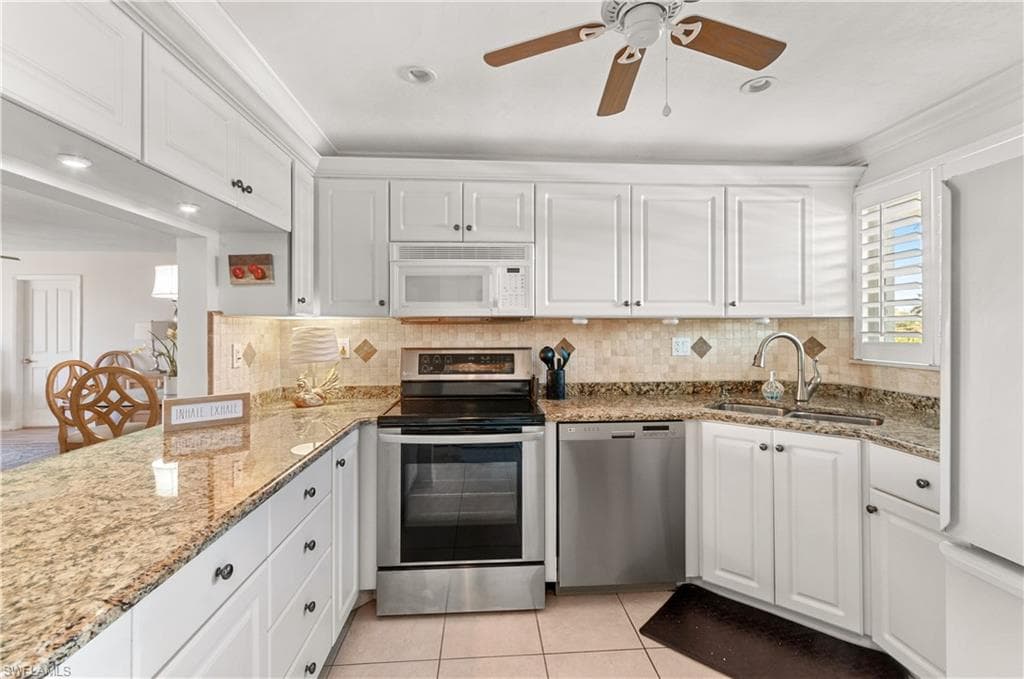 21 High Point Cir E 308, Naples, FL 34103-15
