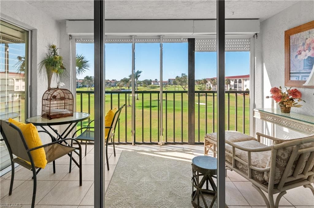 21 High Point Cir E 308, Naples, FL 34103-24