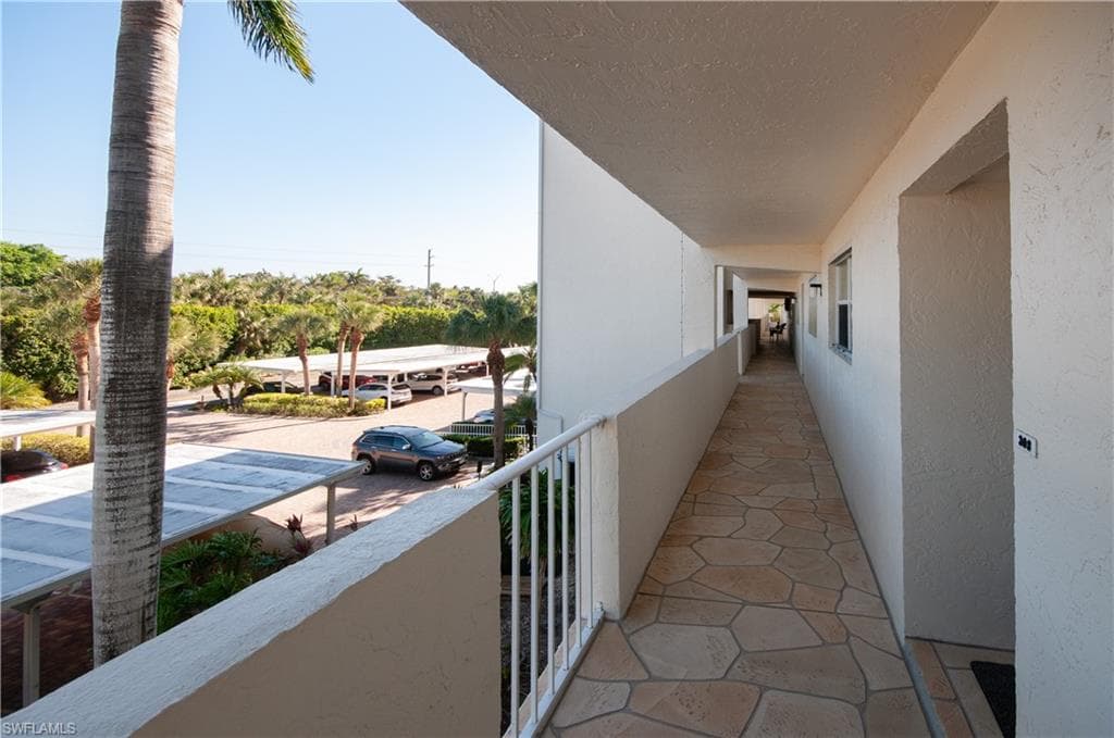 21 High Point Cir E 308, Naples, FL 34103-26