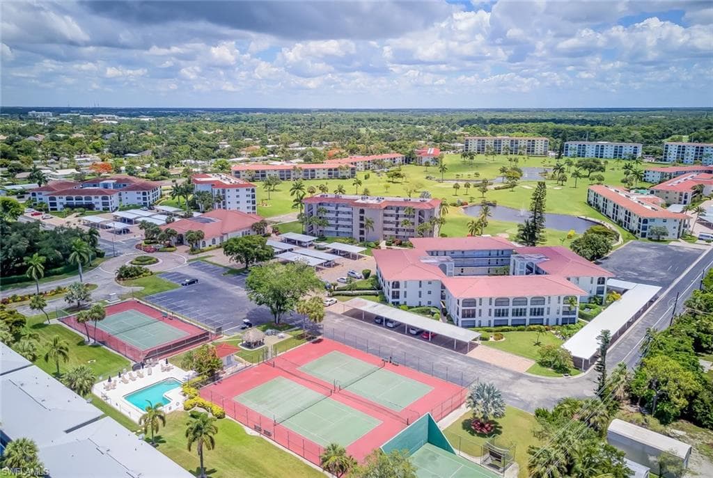 21 High Point Cir E 308, Naples, FL 34103-32
