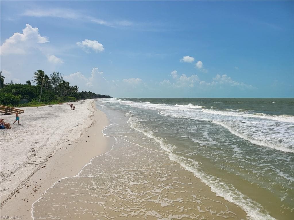 21 High Point Cir E 308, Naples, FL 34103-34