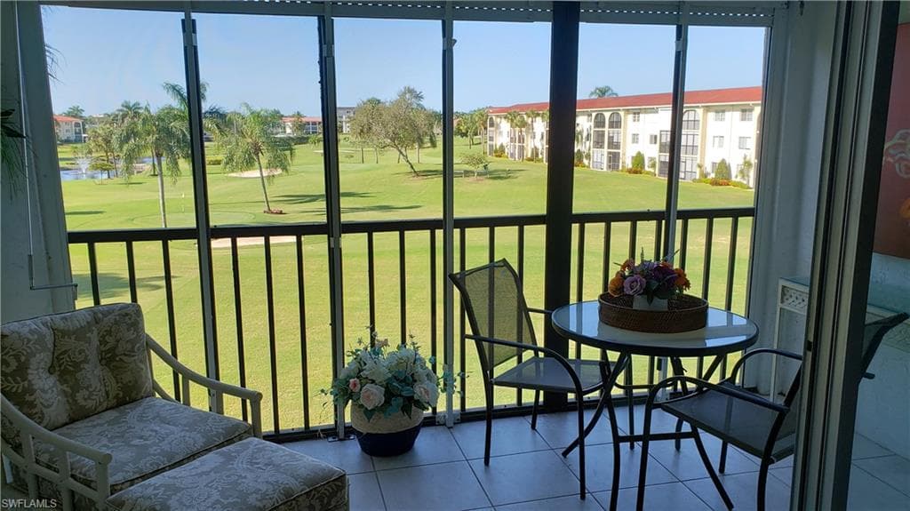 21 High Point Cir E 308, Naples, FL 34103-3