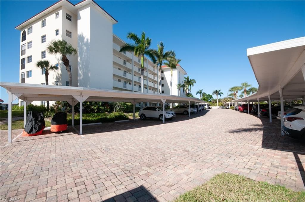 21 High Point Cir E 308, Naples, FL 34103-7
