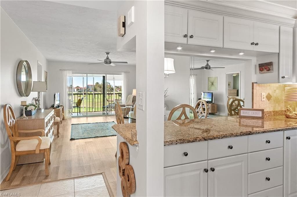 21 High Point Cir E 308, Naples, FL 34103-8